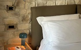 Olivia Rooms Teocrito